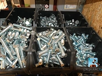 Assortiment schroeven en ijzerwaren - afbeelding 22 van  24