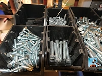 Assortiment schroeven en ijzerwaren - afbeelding 23 van  24