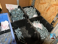 Assortiment schroeven en ijzerwaren - afbeelding 24 van  24