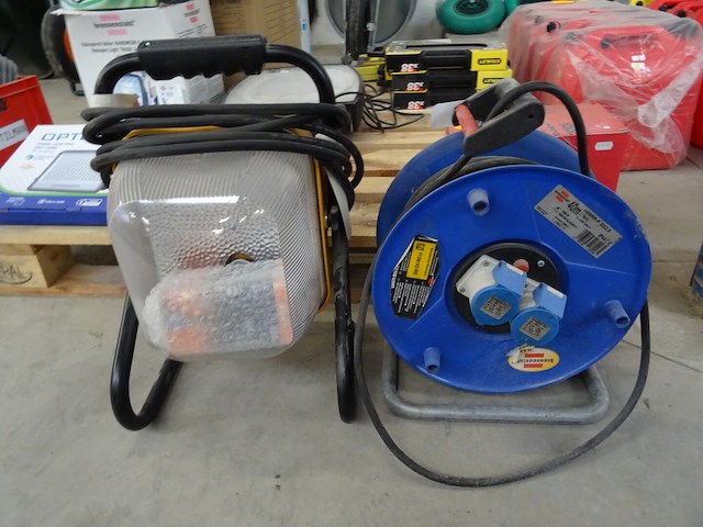 Assortiment werkmateriaal - afbeelding 1 van  2