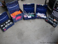 Assortimentskoffer 1 - bevestigingsmateriaal, oranje klemmen assortimentskoffer 2 - gereedschap, diverse maten assortimentskoffer 3 - tape, accessoires assortimentskoffer 4 - bevestigingsmateriaal assortimentskoffer 5 - bevestigingsmateriaal, connectoren - afbeelding 1 van  3