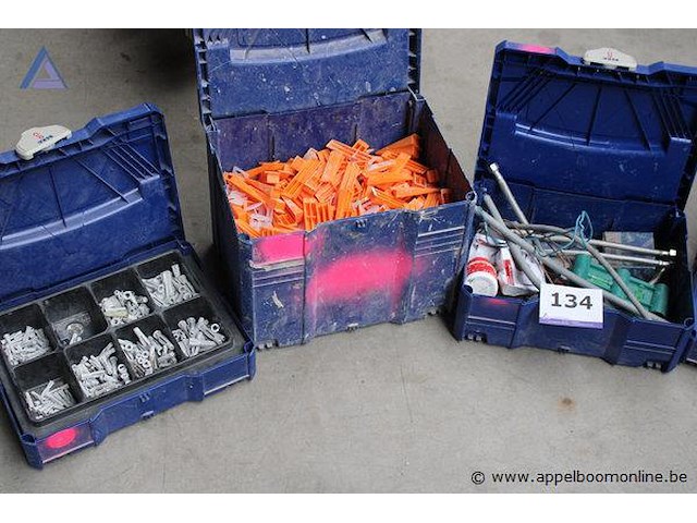 Assortimentskoffer 1 - bevestigingsmateriaal, oranje klemmen assortimentskoffer 2 - gereedschap, diverse maten assortimentskoffer 3 - tape, accessoires assortimentskoffer 4 - bevestigingsmateriaal assortimentskoffer 5 - bevestigingsmateriaal, connectoren - afbeelding 2 van  3