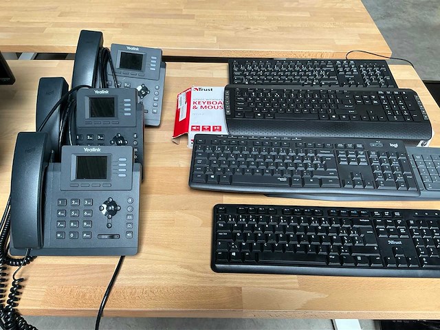 Asus 24” monitor (6x) - afbeelding 3 van  5
