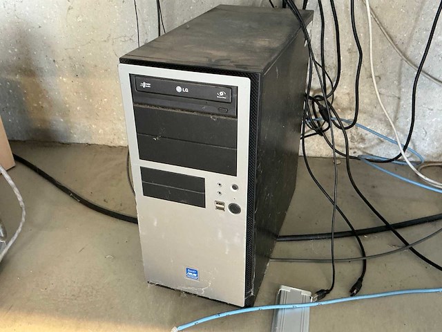 Asus desktop - afbeelding 2 van  2