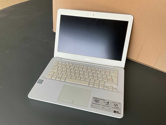 Asus r301u laptop - afbeelding 1 van  7