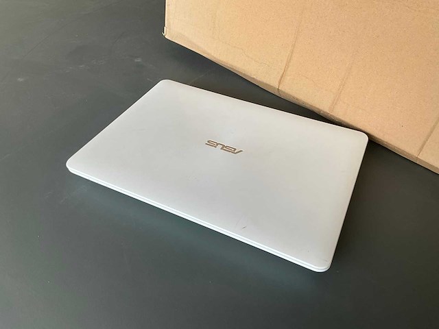 Asus r301u laptop - afbeelding 5 van  7