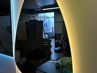 Asymmetrische led-badkamerspiegel - afm 70x90 cm - afbeelding 2 van  2