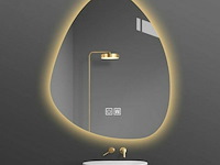 Asymmetrische led-badkamerspiegel - afm 70x90 cm - afbeelding 1 van  2