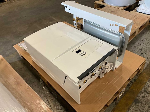 Atag p28c combi condensatiegaswandketel - afbeelding 1 van  8