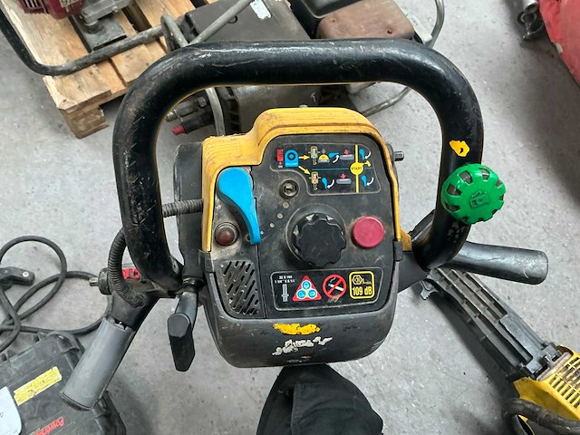 Atlas copco benzine breekhamer te herstellen (2x) - afbeelding 7 van  8