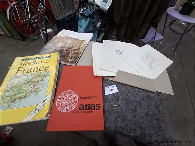 Atlas - afbeelding 1 van  4