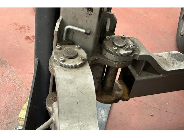 Att nussbaum 2-paal hefbrug 4000 kg - afbeelding 7 van  13