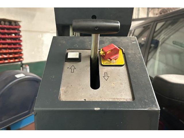 Att nussbaum 2-paal hefbrug 4000 kg - afbeelding 13 van  13