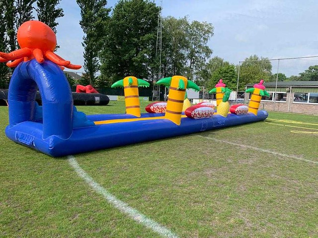 Attractie buikschuifbaan - springkasteel - afbeelding 3 van  3