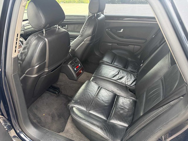 Audi - 2005 - a8 - personenauto - afbeelding 15 van  30