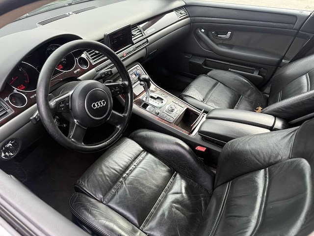 Audi - 2005 - a8 - personenauto - afbeelding 13 van  30