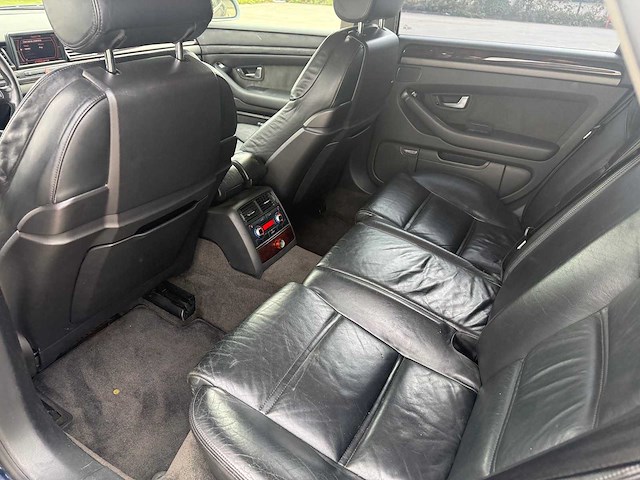 Audi - 2005 - a8 - personenauto - afbeelding 14 van  28