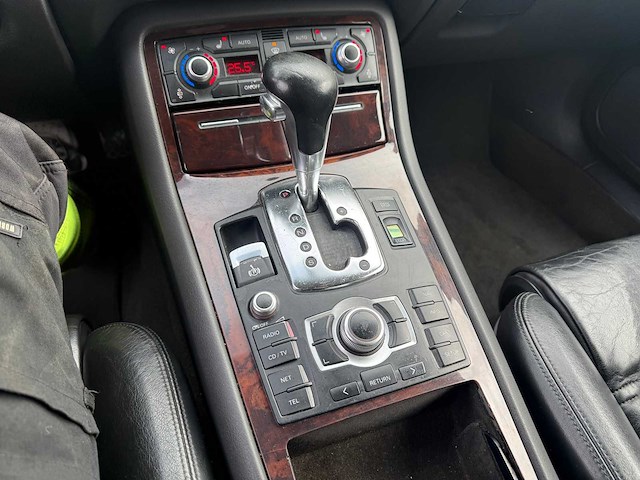 Audi - 2005 - a8 - personenauto - afbeelding 22 van  28