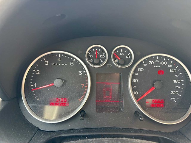 Audi - a2 - 1.6 fsi - car - 2003 - afbeelding 9 van  22