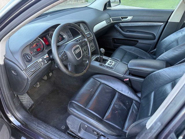 Audi - a6 - personenauto - afbeelding 19 van  33
