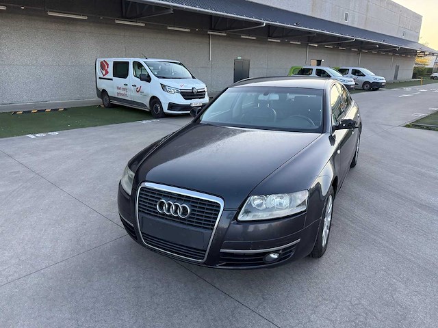 Audi - a6 - personenauto - afbeelding 31 van  33