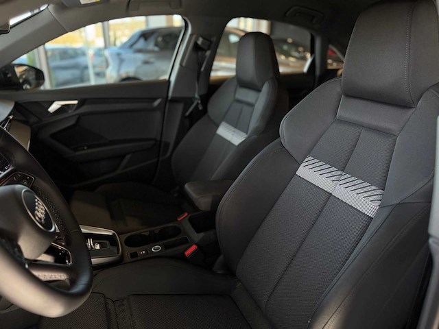 Audi a3 30 tfsi limousine - afbeelding 26 van  46