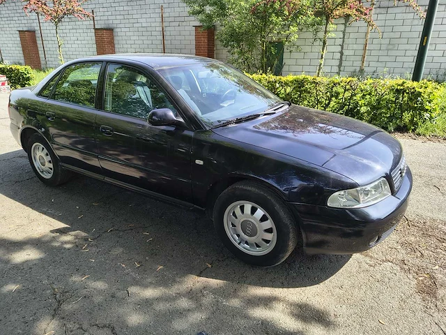 Audi a4 - 2000 - afbeelding 18 van  20