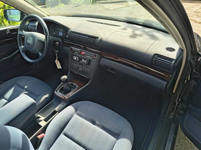 Audi a4 - 2000 - afbeelding 6 van  11