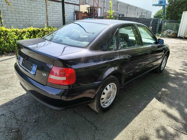 Audi a4 - 2000 - afbeelding 8 van  11