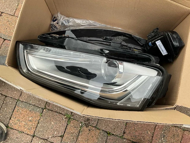 Audi a4 b8 facelift bi-xenon koplamp met led-dagrijlicht - afbeelding 1 van  7