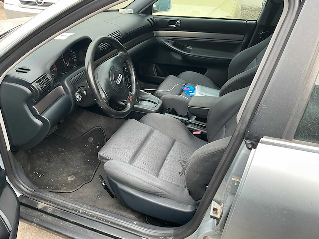 Audi a4 personenauto - afbeelding 3 van  10