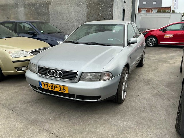 Audi a4 personenauto - afbeelding 1 van  10