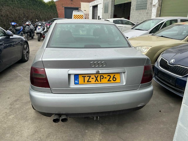 Audi a4 personenauto - afbeelding 8 van  10