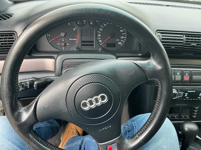 Audi a4 personenauto - afbeelding 12 van  13