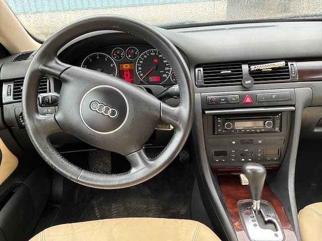 Audi a6 sedan vintage auto's > 15 - afbeelding 13 van  32