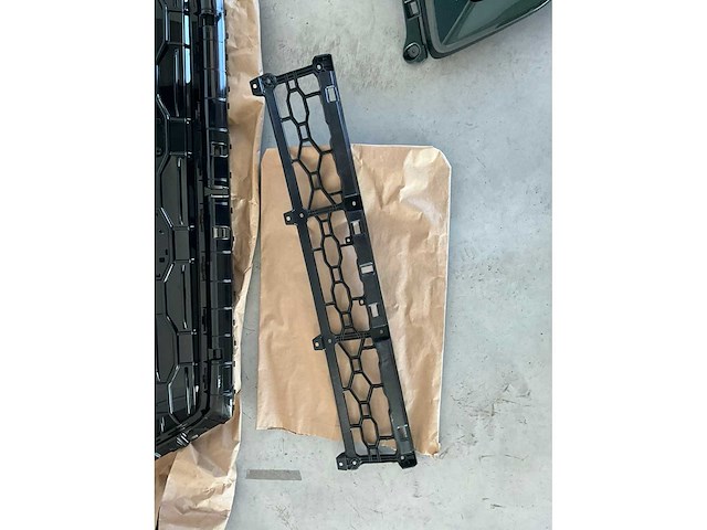 Audi q8 voorbumper grill kit (nieuw) - afbeelding 1 van  10