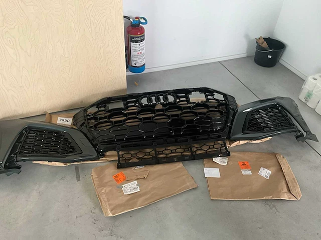 Audi q8 voorbumper grill kit (nieuw) - afbeelding 12 van  14