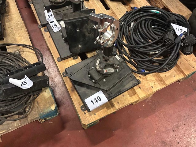 Audipack 392667 projector mount 50kg - afbeelding 1 van  2