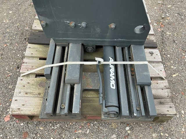 Auramo hydraulische balenklem - afbeelding 2 van  6