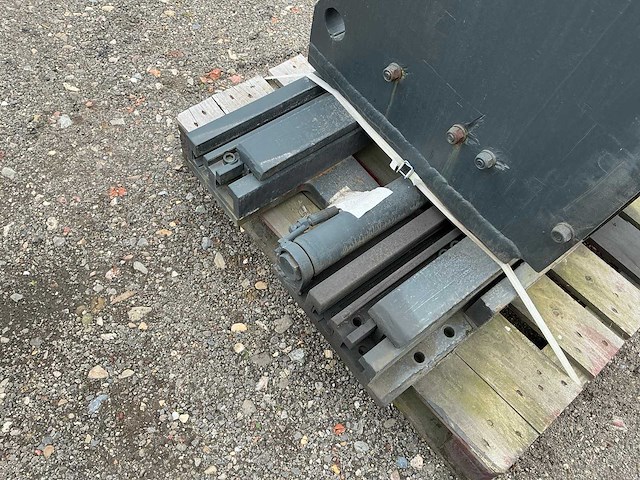 Auramo hydraulische balenklem - afbeelding 5 van  6