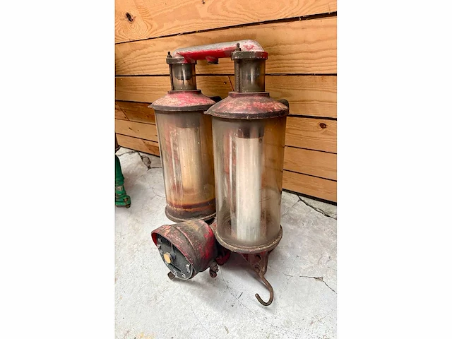 Authentic satam brandstofpomp uit de jaren 30 – dubbel glazen bolmodel - afbeelding 2 van  5