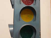 Authentiek verkeerslicht met voetgangerszijde | volledig functioneel | op metalen voet - afbeelding 3 van  4