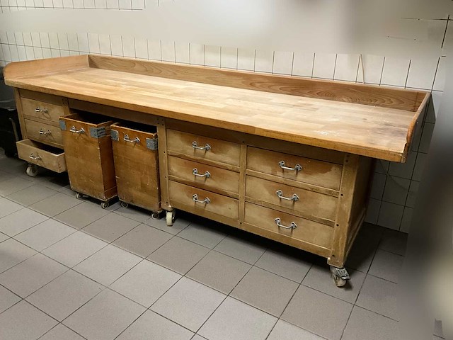 Authentieke bakkerij werkbank - massief - afbeelding 1 van  9