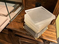 Authentieke houten winkelkast met gekoelde vitrine (pralines, kaas,…) - afbeelding 4 van  7