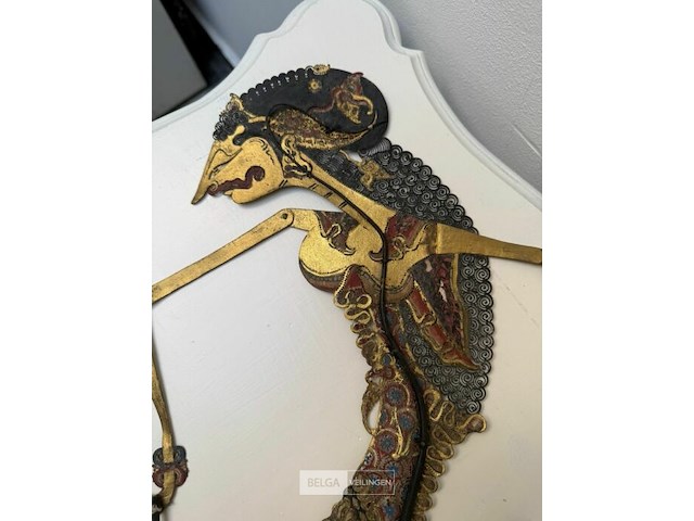 Authentieke wayang uit dierenhuid - afbeelding 2 van  2