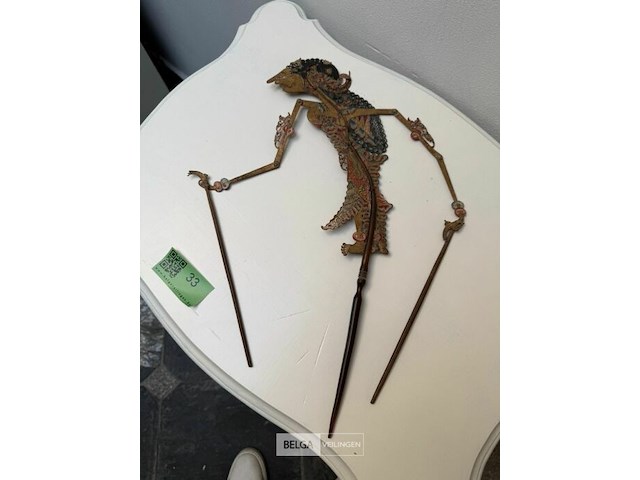 Authentieke wayang uit dierenhuid - afbeelding 1 van  3