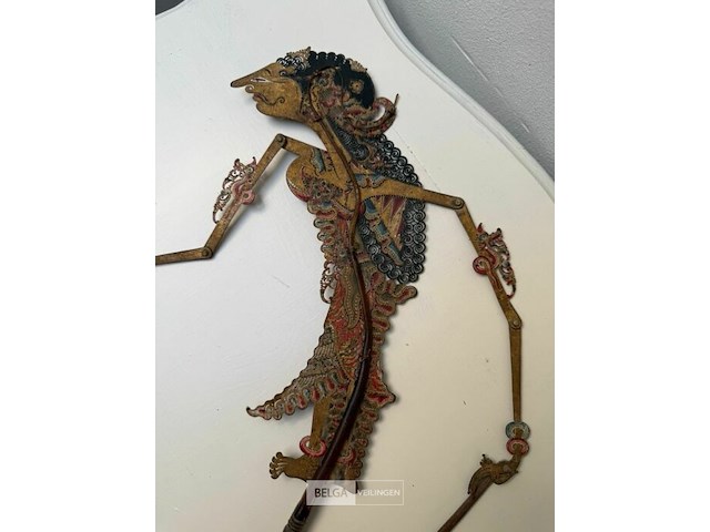 Authentieke wayang uit dierenhuid - afbeelding 2 van  3