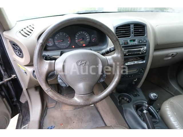 Auto hyundai santa fe 2.4 - 4wd (2004-240.672 km-vin:kmhsc81bp4u664679) - afbeelding 2 van  46