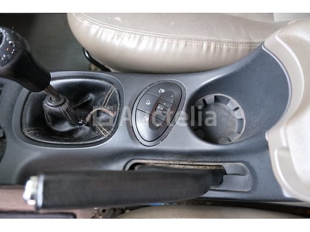 Auto hyundai santa fe 2.4 - 4wd (2004-240.672 km-vin:kmhsc81bp4u664679) - afbeelding 6 van  46