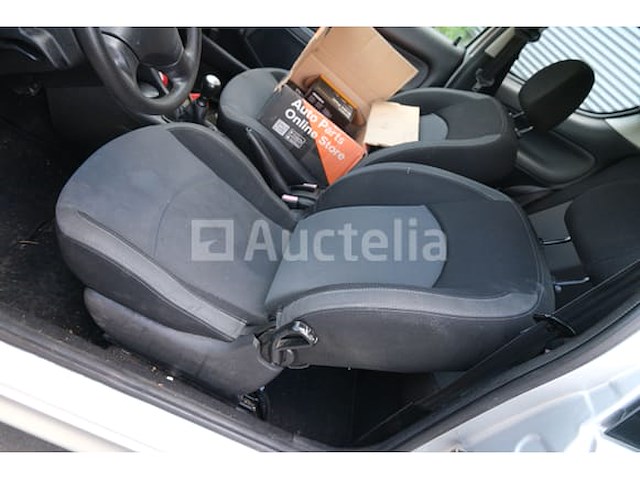 Auto (inbeslagname op straat) peugeot 206 - afbeelding 7 van  60